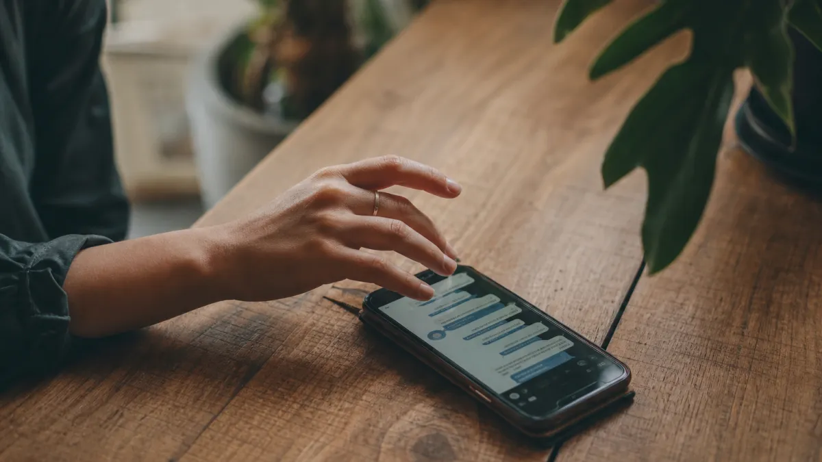 Que veut dire IRL ? Définition et usage de ce terme geek